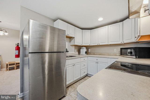 1 WALTHAM ST, Newark, DE 19713