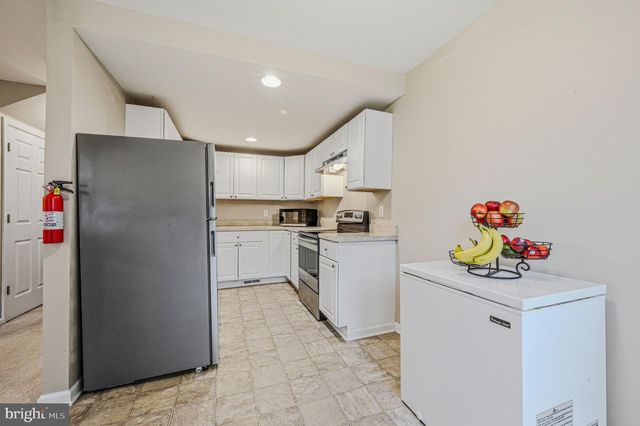 1 WALTHAM ST, Newark, DE 19713