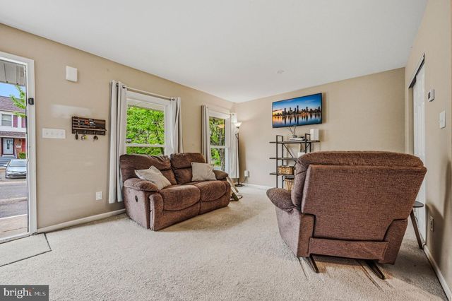 1 WALTHAM ST, Newark, DE 19713