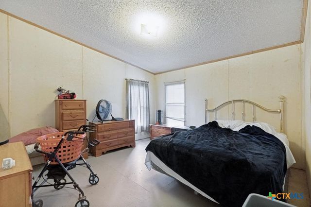 319 Green Oaks Drive, Bastrop, TX 78602