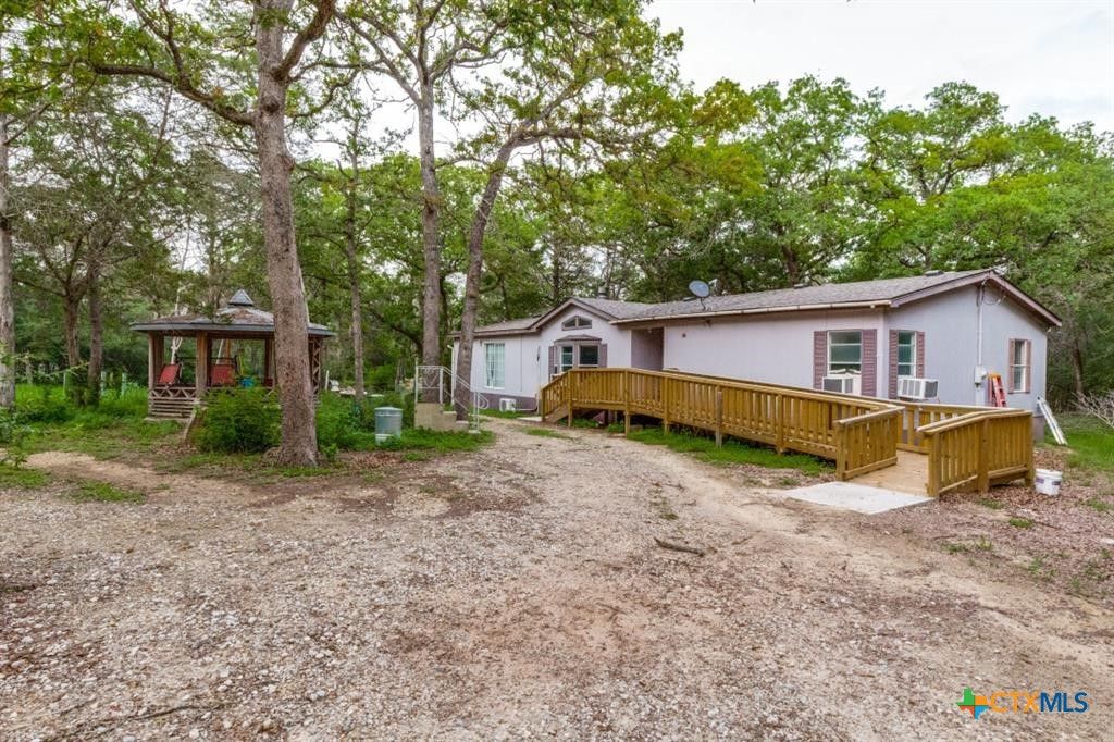 319 Green Oaks Drive, Bastrop, TX 78602