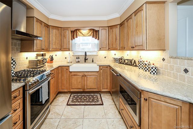 40 Edgewood Road, Port Washington, NY 11050