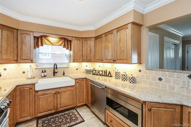40 Edgewood Road, Port Washington, NY 11050