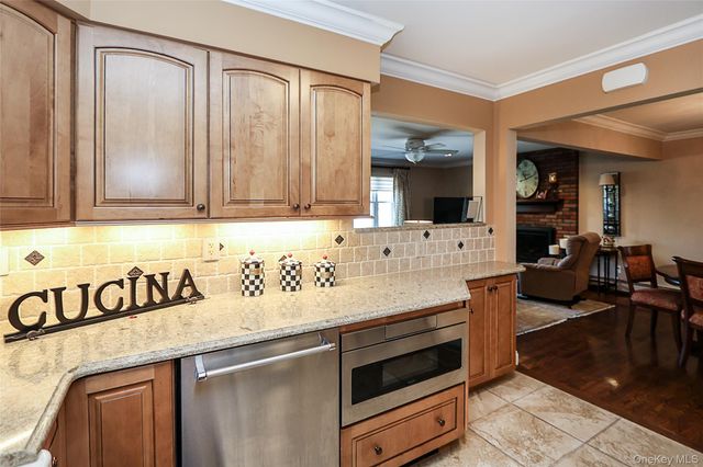 40 Edgewood Road, Port Washington, NY 11050