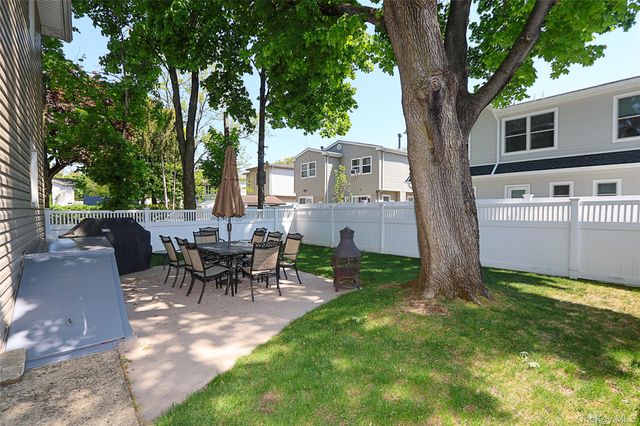 40 Edgewood Road, Port Washington, NY 11050
