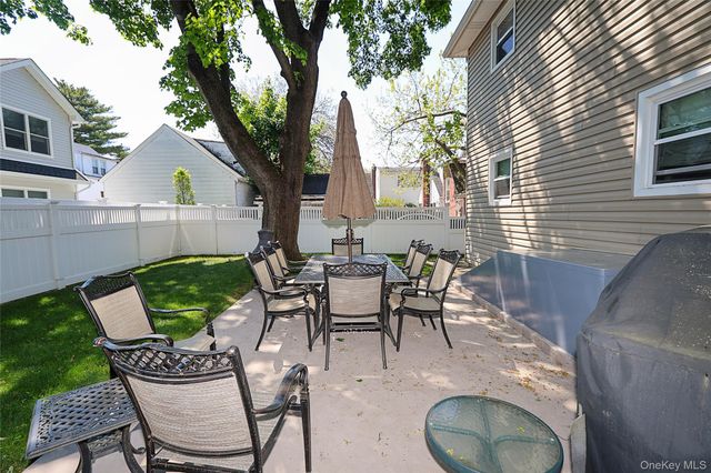 40 Edgewood Road, Port Washington, NY 11050