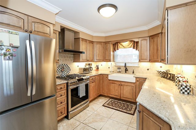 40 Edgewood Road, Port Washington, NY 11050