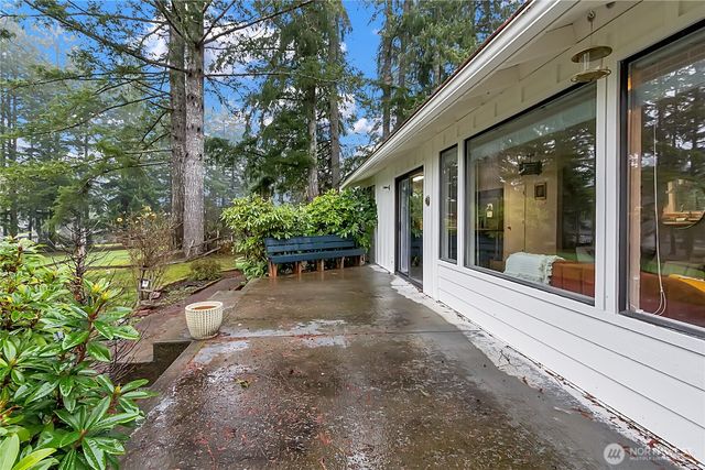 160 E Lakeland Way, Allyn, WA 98524