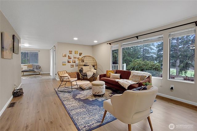 160 E Lakeland Way, Allyn, WA 98524