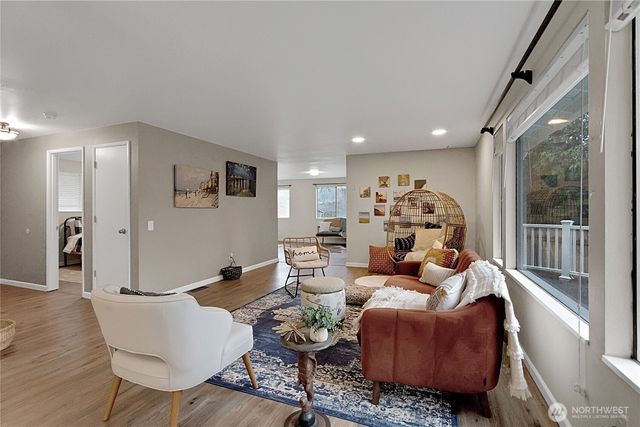 160 E Lakeland Way, Allyn, WA 98524