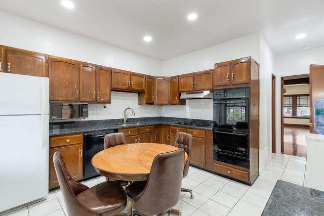 1519 S 61st Avenue, Cicero, IL 60804