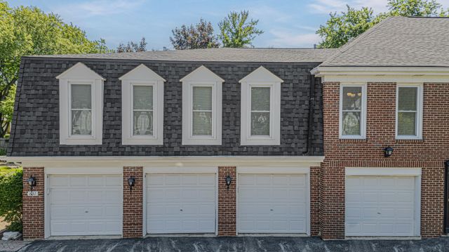 831 Garfield Avenue C, Libertyville, IL 60048
