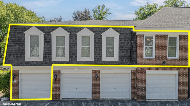 831 Garfield Avenue C, Libertyville, IL 60048