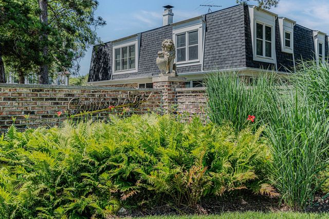 831 Garfield Avenue C, Libertyville, IL 60048