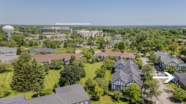 831 Garfield Avenue C, Libertyville, IL 60048
