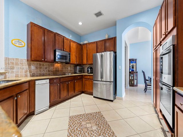 19385 SW 79th Ct, Cutler Bay, FL 33157