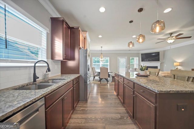 221 Woodford Drive, Canton, GA 30115