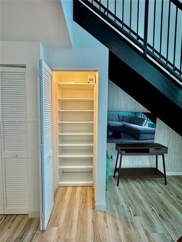 300 S Biscayne Blvd L-1210, Miami, FL 33131