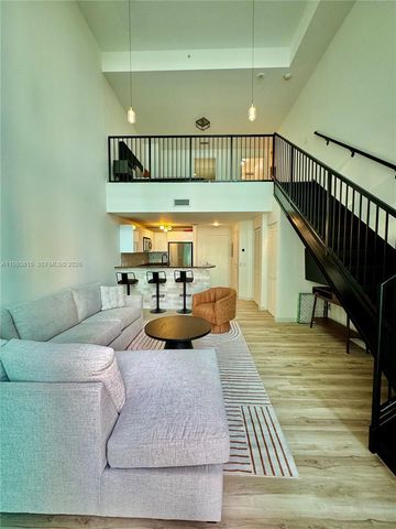 300 S Biscayne Blvd L-1210, Miami, FL 33131