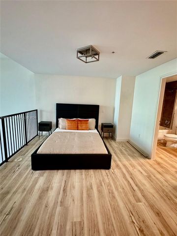 300 S Biscayne Blvd L-1210, Miami, FL 33131