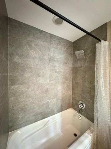 300 S Biscayne Blvd L-1210, Miami, FL 33131