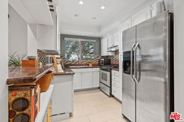 1328 Havenhurst Drive 207, West Hollywood, CA 90046