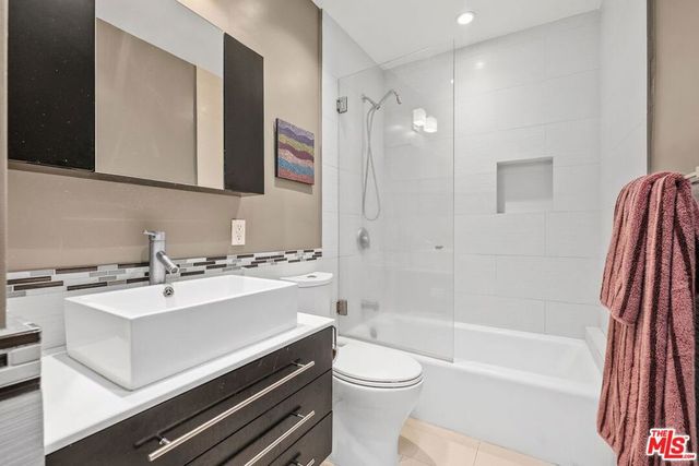 1328 Havenhurst Drive 207, West Hollywood, CA 90046