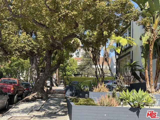 1328 Havenhurst Drive 207, West Hollywood, CA 90046