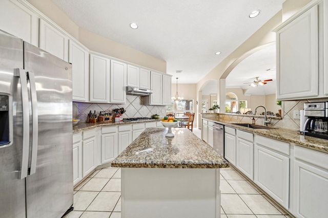 1575 Garden Lakes Drive, Friendswood, TX 77546