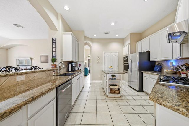 1575 Garden Lakes Drive, Friendswood, TX 77546