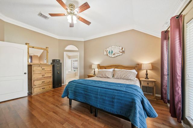 1575 Garden Lakes Drive, Friendswood, TX 77546