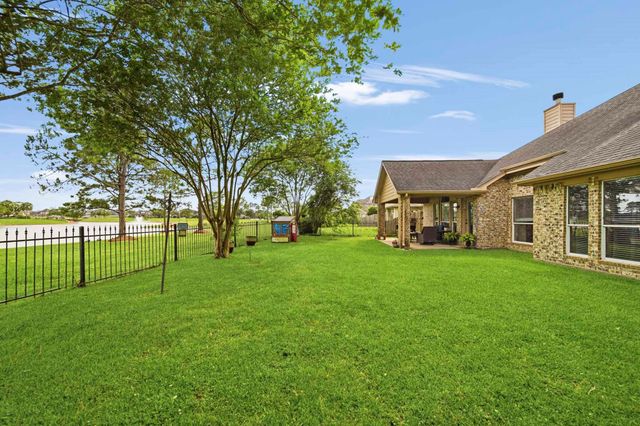 1575 Garden Lakes Drive, Friendswood, TX 77546