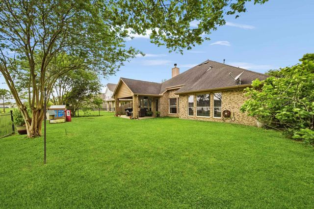 1575 Garden Lakes Drive, Friendswood, TX 77546