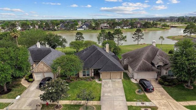 1575 Garden Lakes Drive, Friendswood, TX 77546