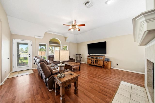 1575 Garden Lakes Drive, Friendswood, TX 77546