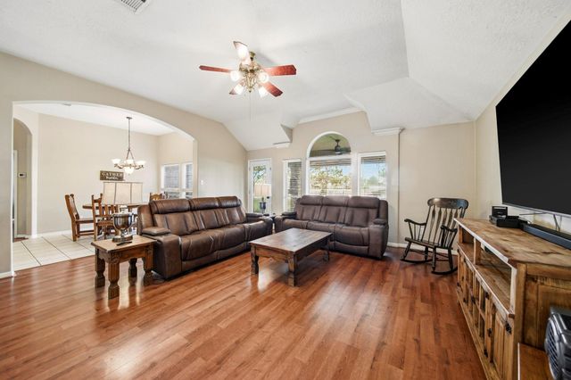 1575 Garden Lakes Drive, Friendswood, TX 77546