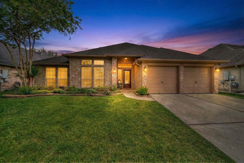 1575 Garden Lakes Drive, Friendswood, TX 77546