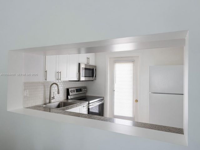 1201 Hillcrest Ct 205, Hollywood, FL 33021