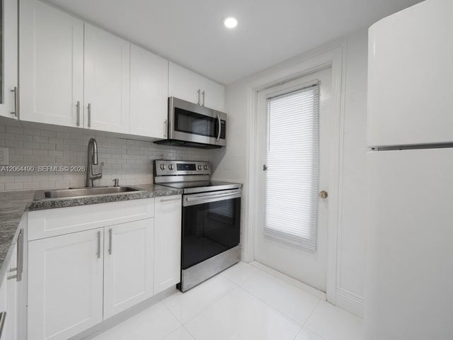 1201 Hillcrest Ct 205, Hollywood, FL 33021