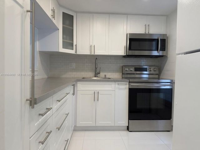 1201 Hillcrest Ct 205, Hollywood, FL 33021