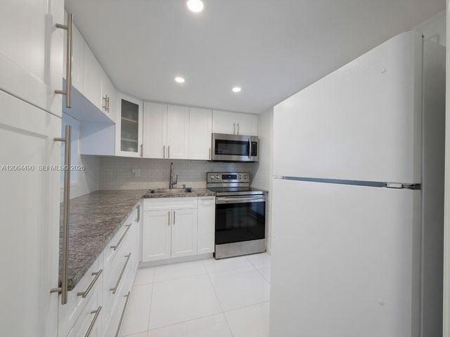 1201 Hillcrest Ct 205, Hollywood, FL 33021