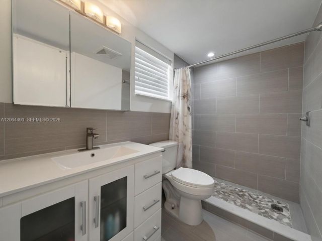 1201 Hillcrest Ct 205, Hollywood, FL 33021