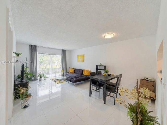 1201 Hillcrest Ct 205, Hollywood, FL 33021