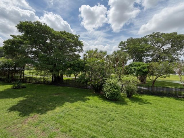 1201 Hillcrest Ct 205, Hollywood, FL 33021
