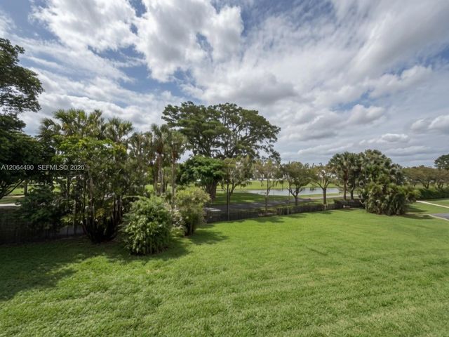 1201 Hillcrest Ct 205, Hollywood, FL 33021