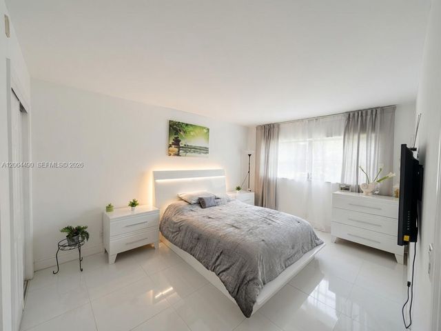 1201 Hillcrest Ct 205, Hollywood, FL 33021