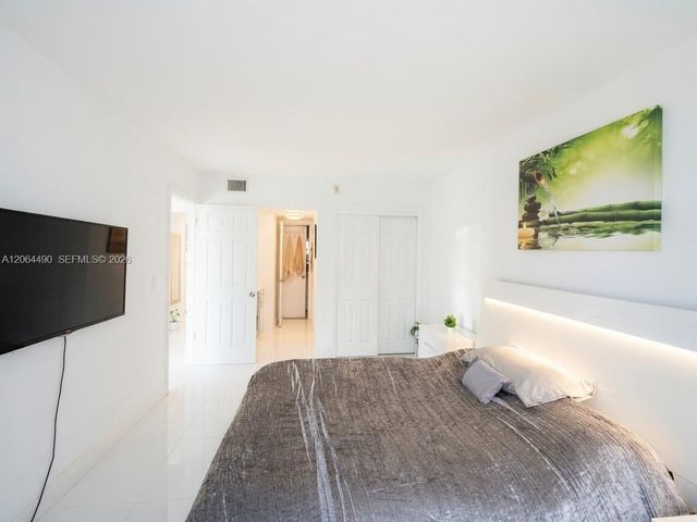 1201 Hillcrest Ct 205, Hollywood, FL 33021