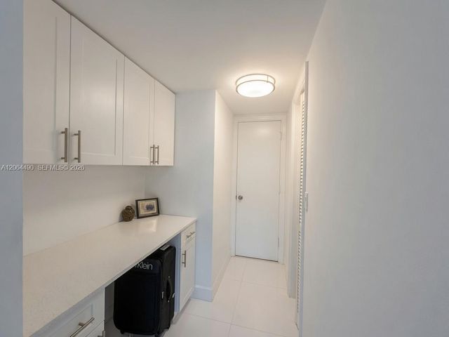 1201 Hillcrest Ct 205, Hollywood, FL 33021