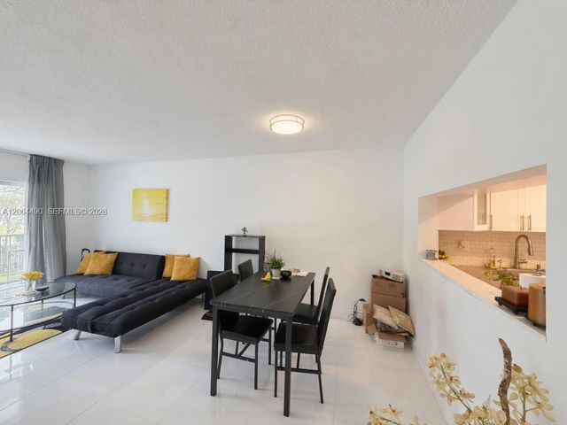 1201 Hillcrest Ct 205, Hollywood, FL 33021