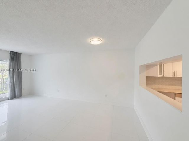 1201 Hillcrest Ct 205, Hollywood, FL 33021